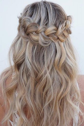 18 Christmas Hairstyles For Wavy Hair Lovehairstyles Com