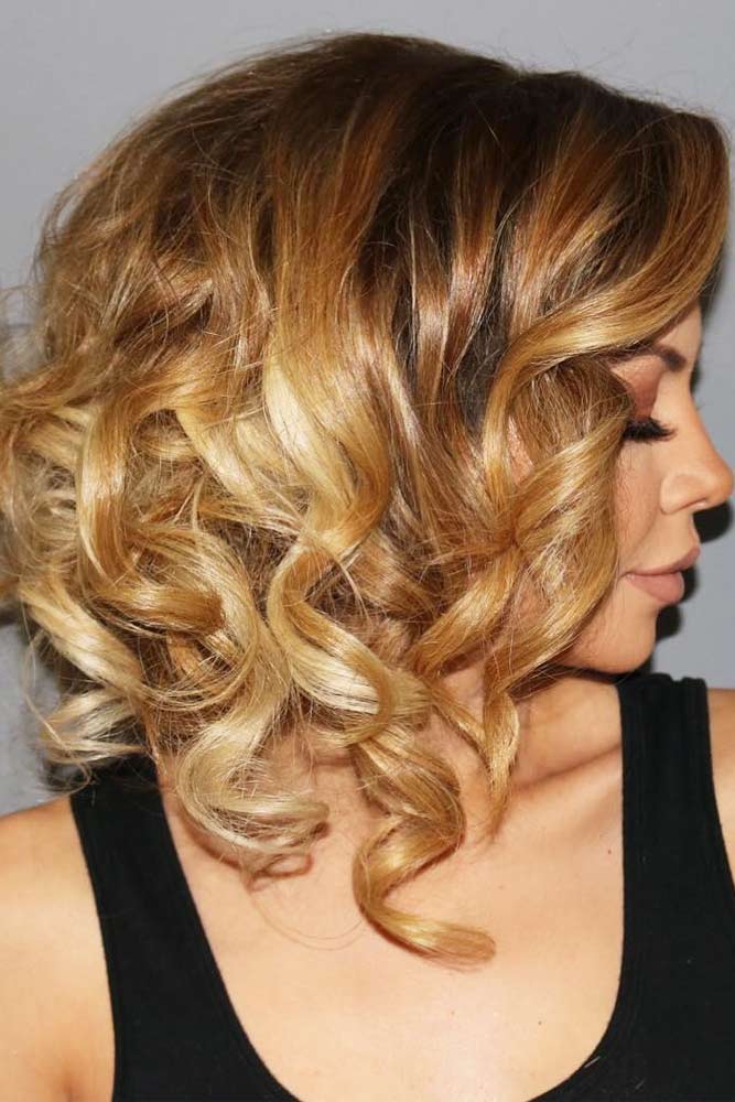 Wavy Bob Haircut with Dark Blonde Hair Color picture1