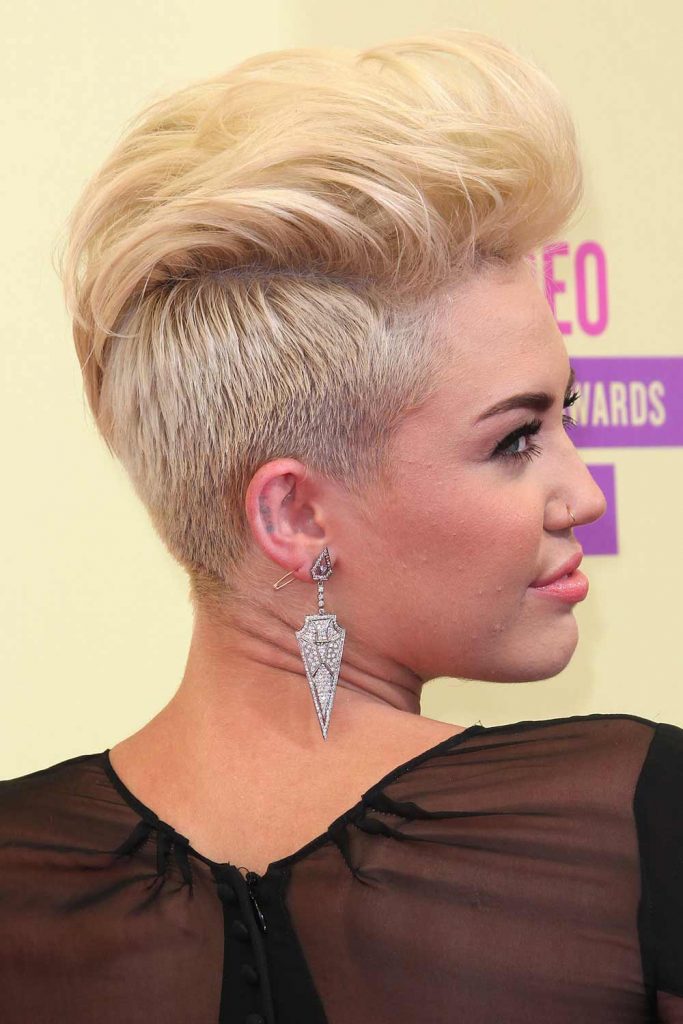 Corte pixie longo escovado com laterais curtas por Miley Cyrus #shorthaircut #longpixie