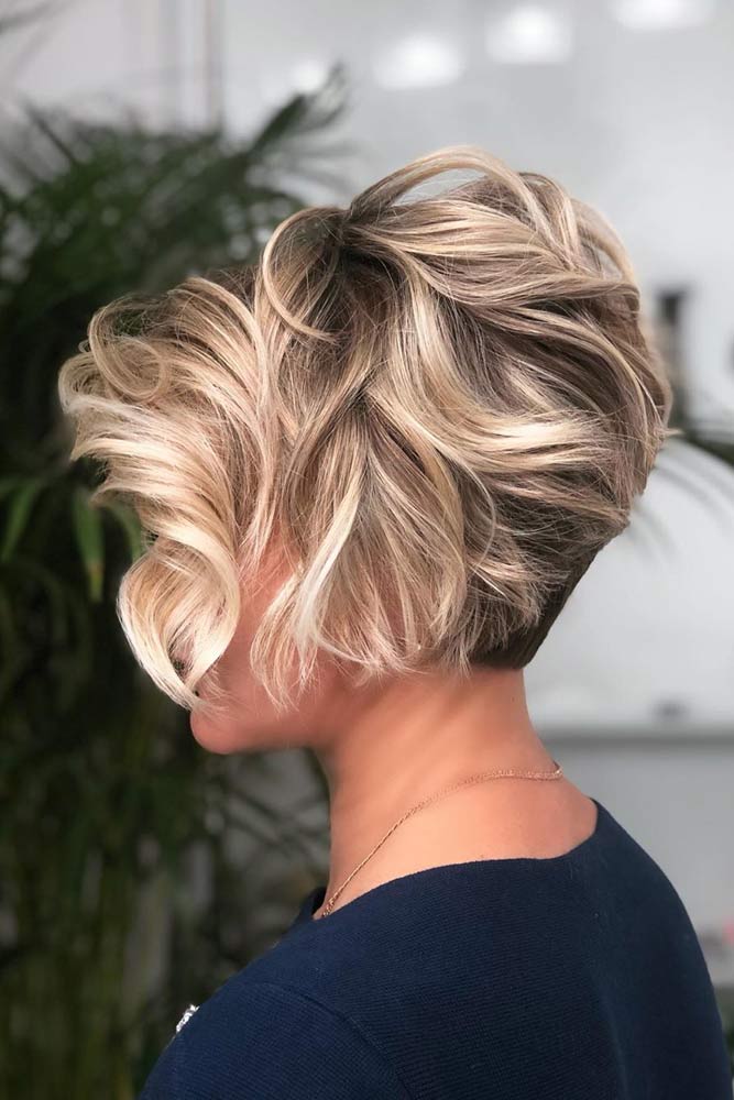 Hottest Short Haircuts Women Wavy Pixie Blonde Highlights 