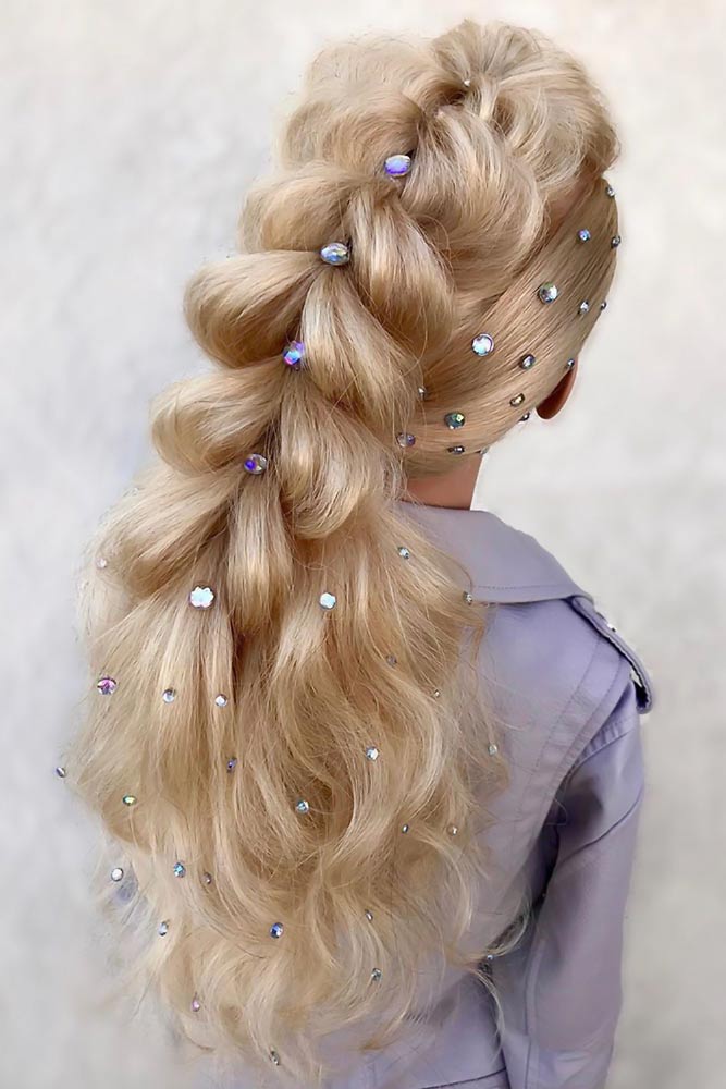 Pull Through Braid With Scattered Head Pieces #holidayhair