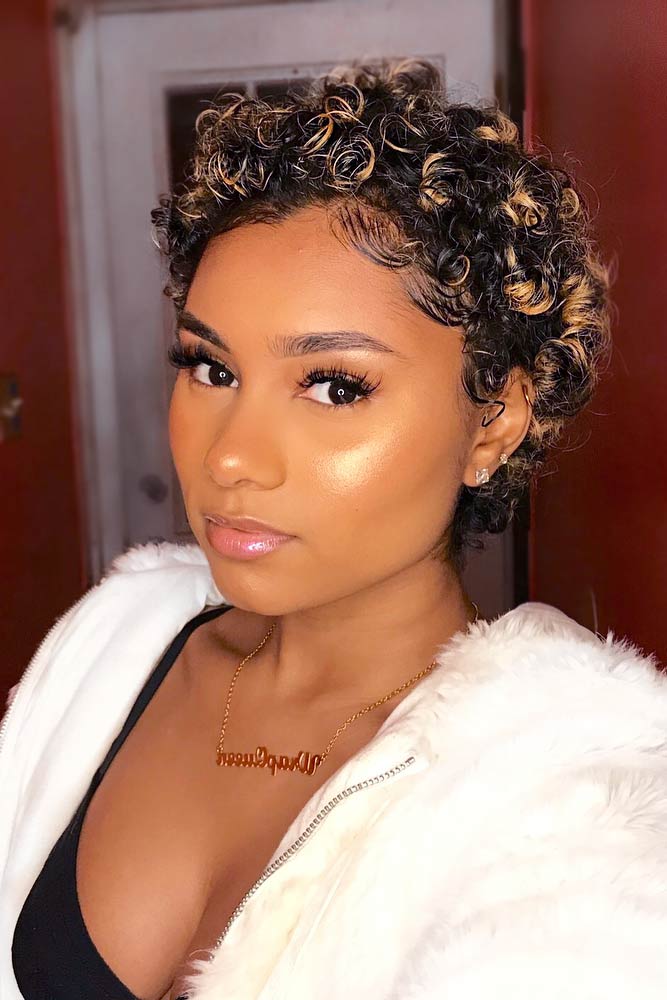 Very Short Curly Hairstyles With Caramel Highlights #shortcurlyhairstyles #curlyhairstyles #shorthairstyles #hairstyles #pixiehairstyles