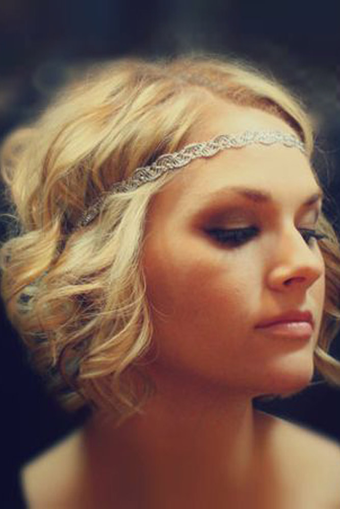 27 Short Hairstyles For A Christmas Party LoveHairStyles 27-short-hairstyles-for-a-christmas-party-lovehairstyles