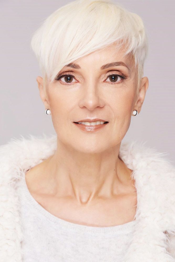 Pixie con flequillo lateral largo #pixie #hairstylesforwomenover50