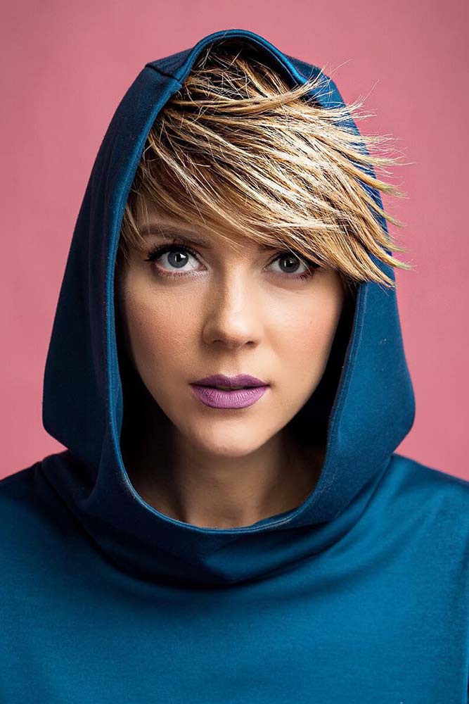 Corte de cabelo ousado Pixie com franja lateral #sidesweptbangs #pixiecut #haircuts