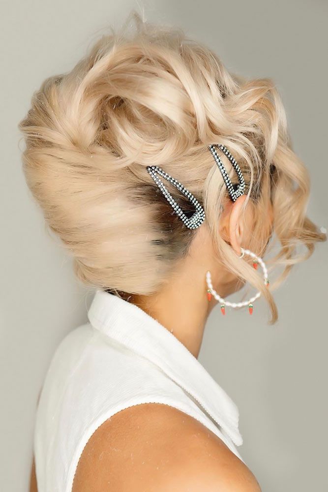 Updo Hairstyles With Accessories Twist #updo #longhair