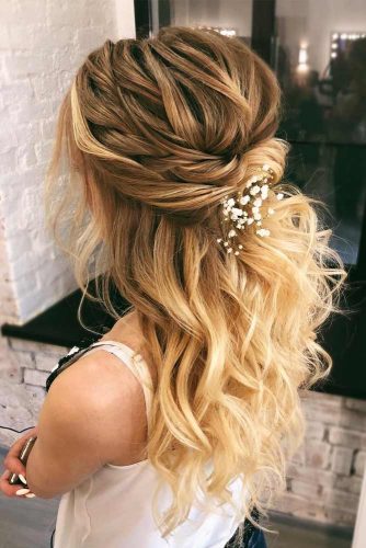 Twisted Wavy Half Up Hairstyle With Accessories #hairstylesforthinhair #hairstyles #thinhair #hairtype #halfuphairstyle