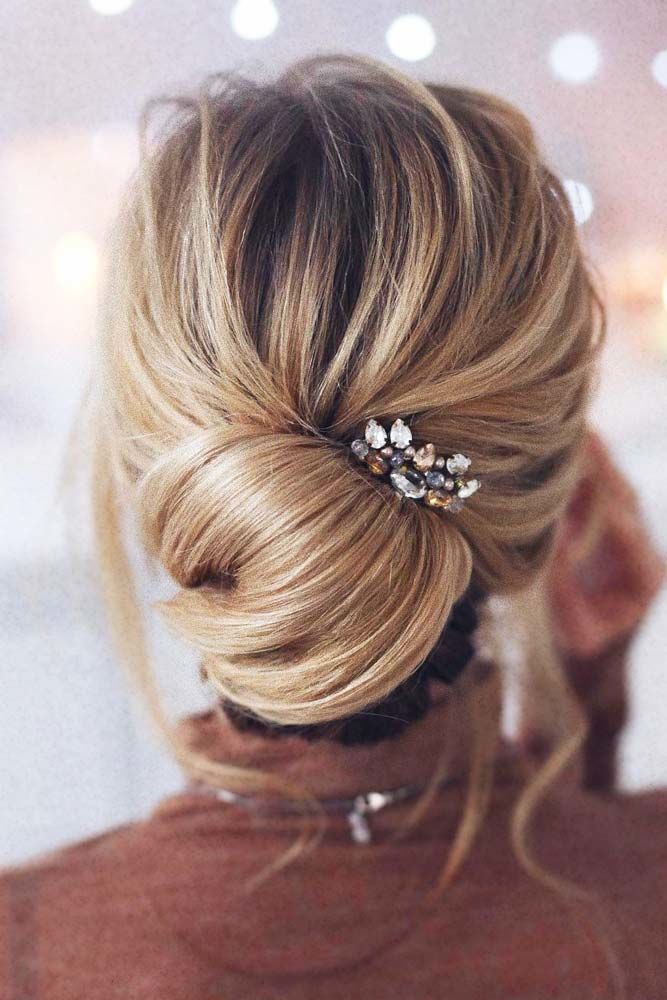 Wavy Low Updos Hairstyles Accessories #mediumhair #mediumhairstyles