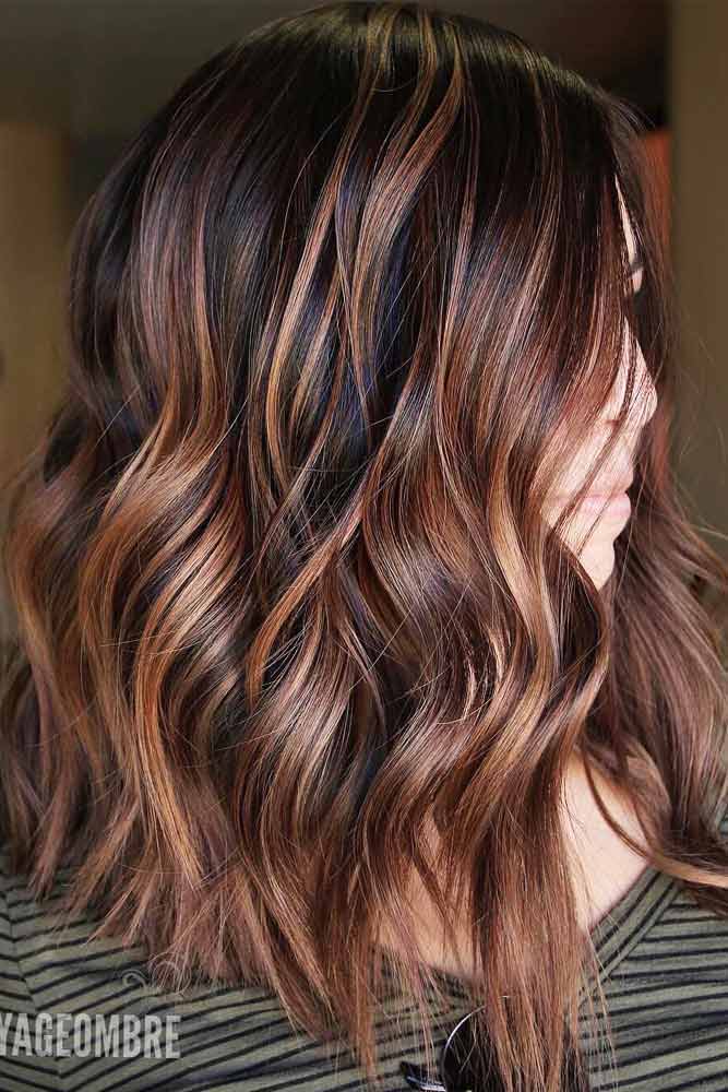 Shoulder Length Wavy Hair For Brunette Girls With Chocolate Highlights #beachhairstyles #wavyhair #mediumlengthhairstyles #longbob #chocolatehighlights