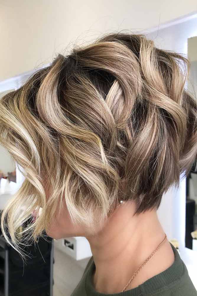 Short Layered Wavy Bob #hairstyles #faceshape #longface