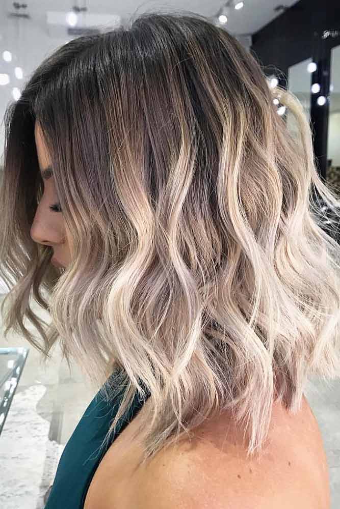 46 Middle part hairstyles for medium length hair for Oval Face