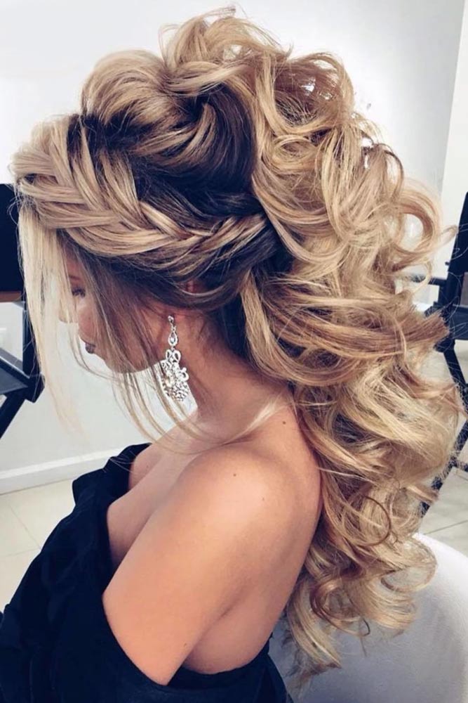 12 Elegant Prom Hairstyles Down