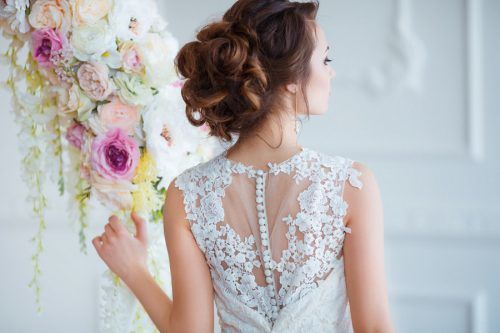 Mind-blowing Wedding Hair Styles for Brides Who Follow Trends