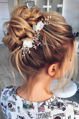 Hairstyles for Braids with Flowers picture3
