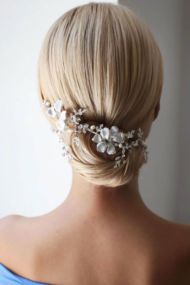 Wedding Hairstyles With Accessories Blonde #mediumhair #weddinghairstyles