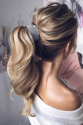 High Messy Ponytails With Accessories Waves #ponytails #updo