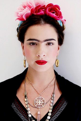 Frida Kahlo Hairstyle With Flowers #halloweenhairstyles #halloween #hairstyles #braids