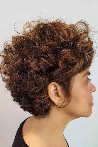 50 Short Haircuts For Older Women That Flatter Everyone