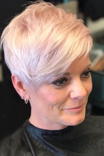 50 Short Haircuts For Older Women That Flatter Everyone