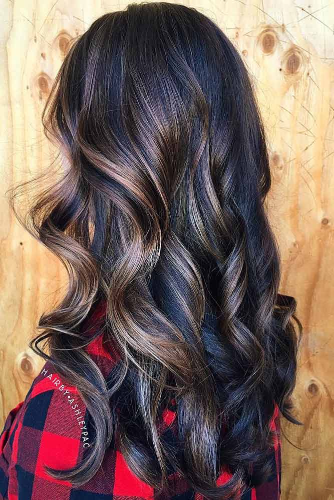 Brown Wavy Hairstyle with Blonde Highlights