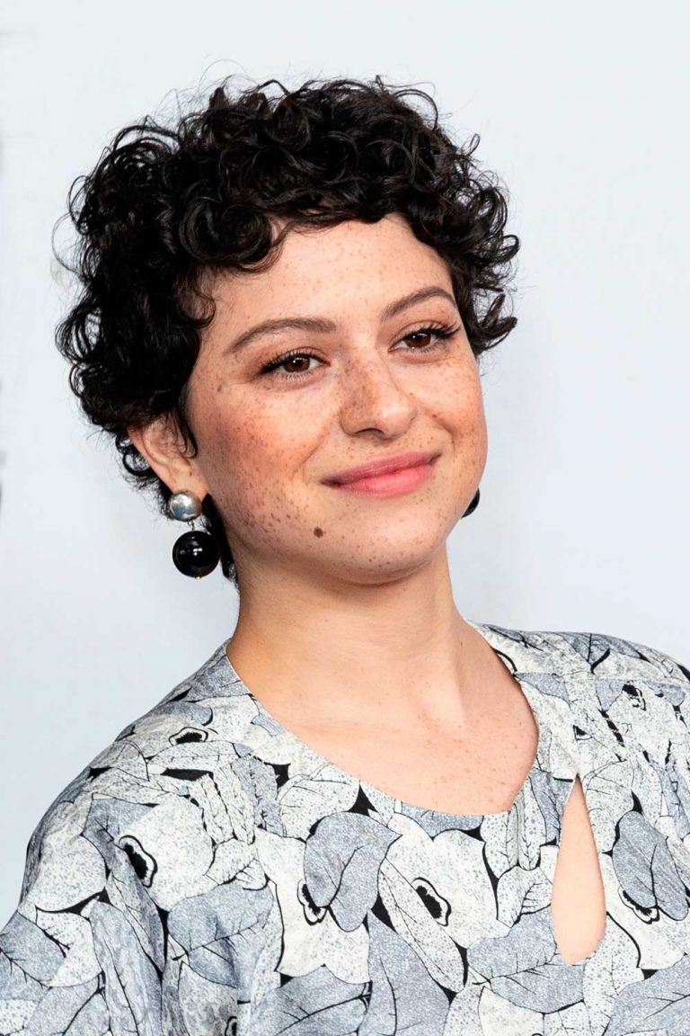 29 Cute And Flattering Curly Pixie Cut Ideas