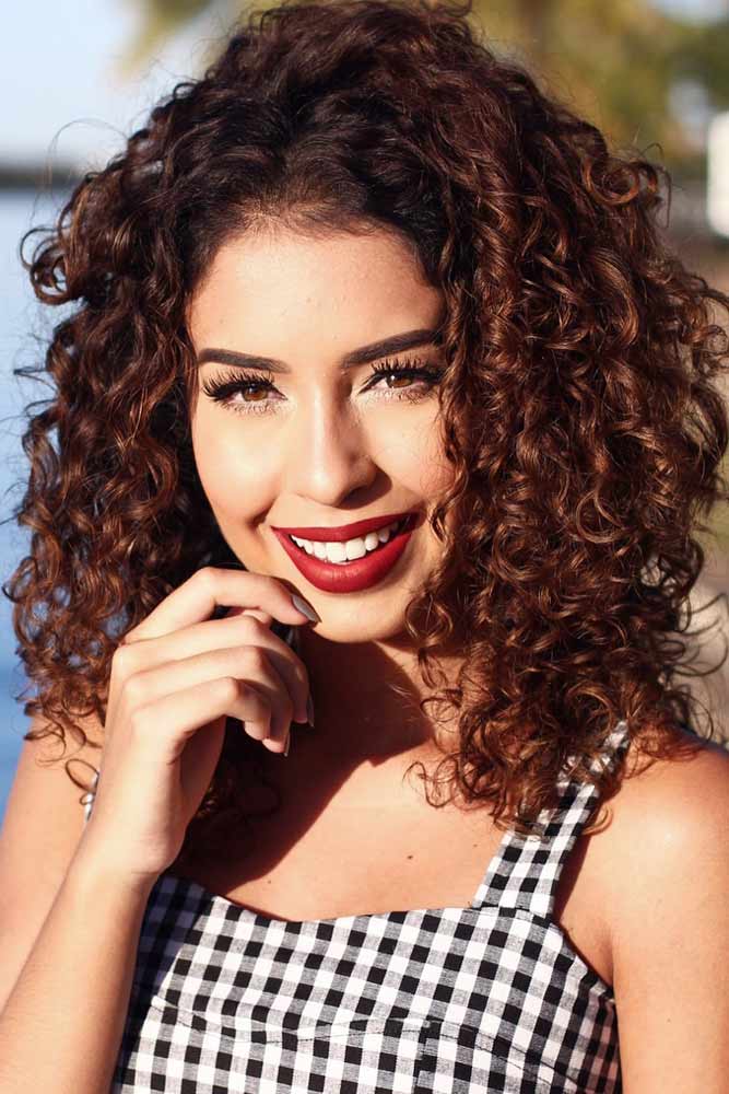 Shoulder Length Side Part Hairstyles For Curly Hair