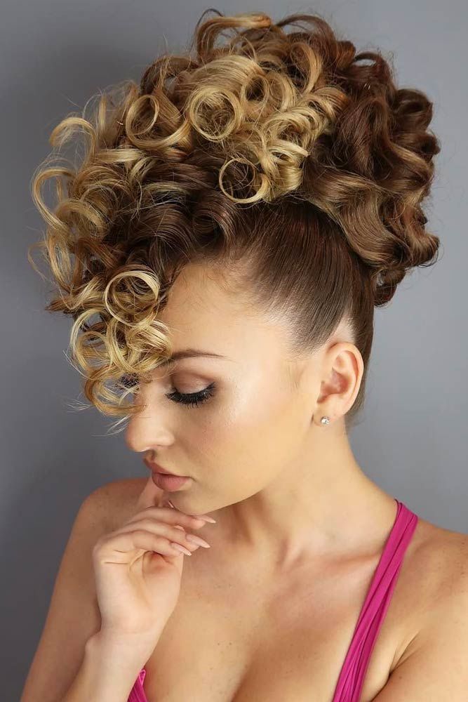 Wear Curly Updo To Look Like Diva #curlyhair #curlyhairstyles