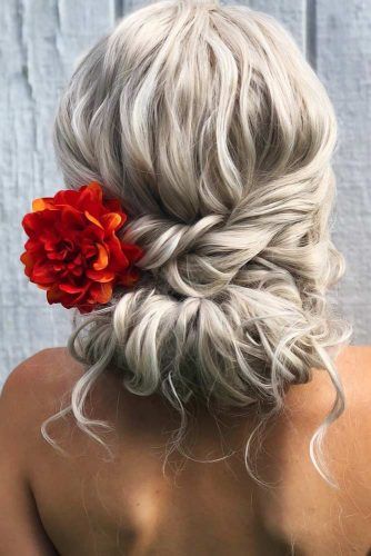 Chignon Bun Twist With Flowers #bun #chignonbun #updo