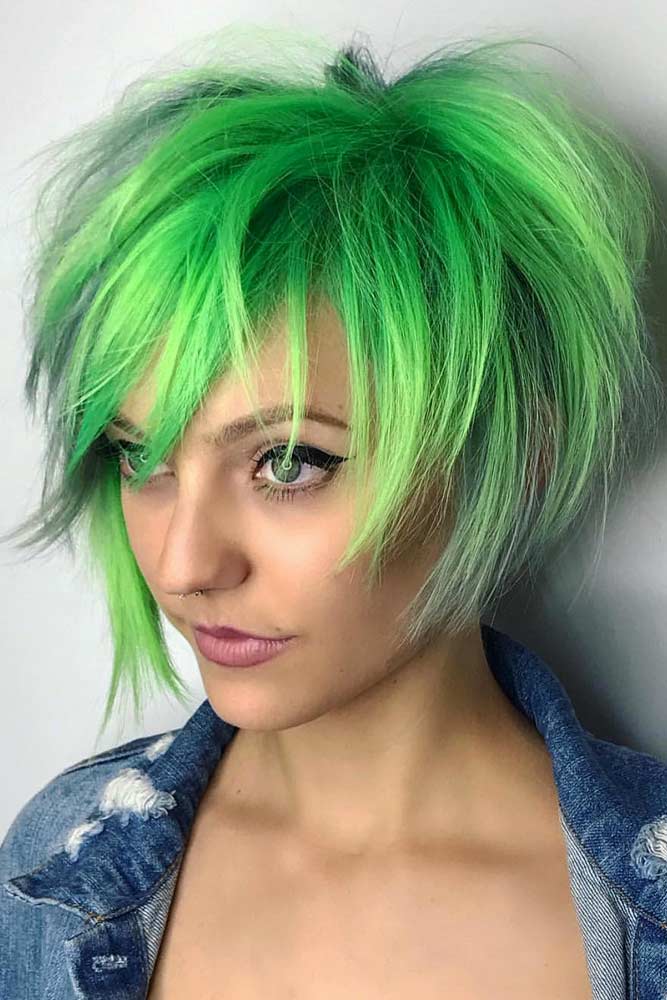 Messy Bob Emo Hairstyles With Green Shades #emohair #hairstyles #greenhair #bobhaircut