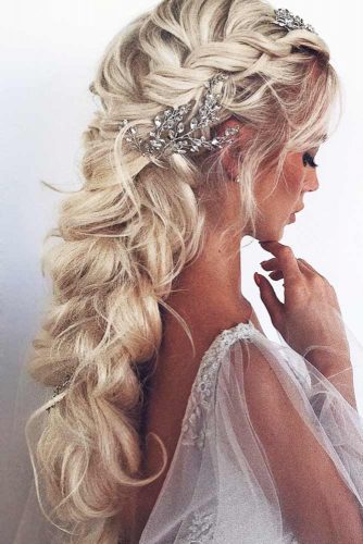 Gorgeous Wedding Hairstyles With Dutch & Three Strand Braids Twist #braids #weddinghairstyles