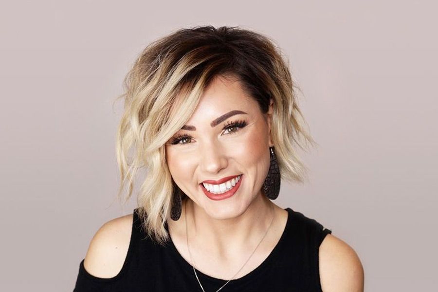 Not Only Hairstylists Know How To Curl Short Hair | LoveHairStyles.com