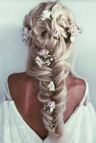 Gorgeous Wedding Hairstyles With Accessories Flowers #weddinghairstyles #hairstyles #bohostyle