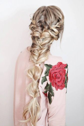 Unique Hairstyle Ideas For Sweet Brides picture 3