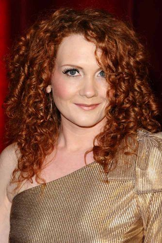 Side Parted Curly Hairstyle #redhair #haircolor