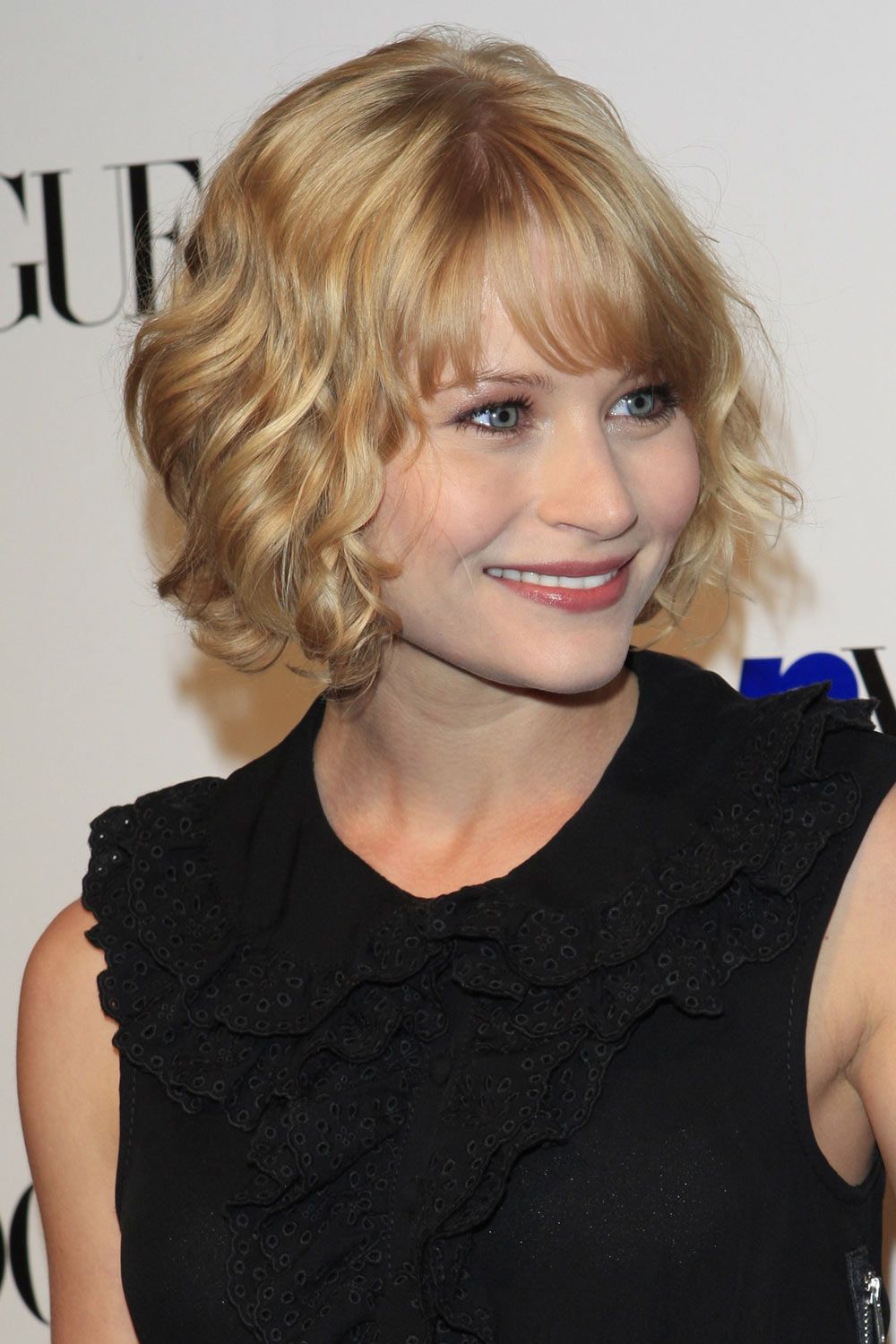 Emily De Ravin Short Wavy Bob With Bangs