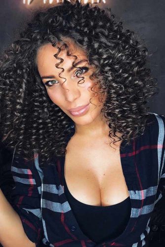 Curly Medium Length Hairstyle #curlyhair #mediumhair #brunette #diamondface