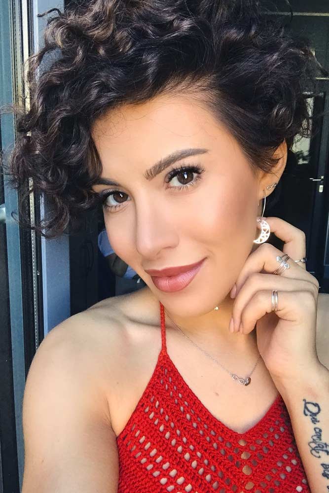 Gorgeous Looking Variants On How To Style A Pixie Cut