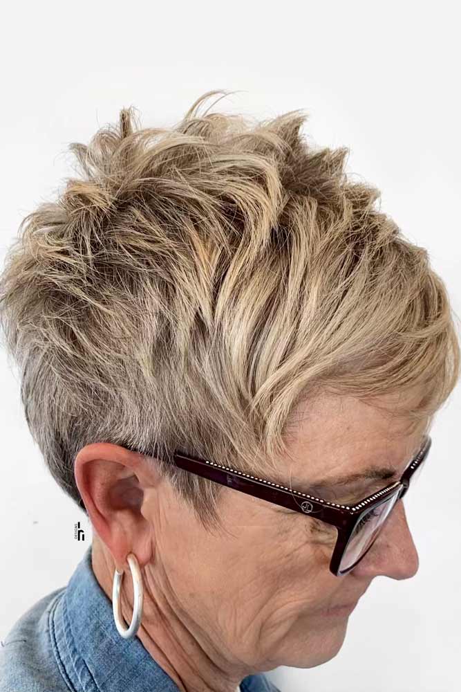 Pixie Curto em Camadas #layeredhair #shorthair #pixie