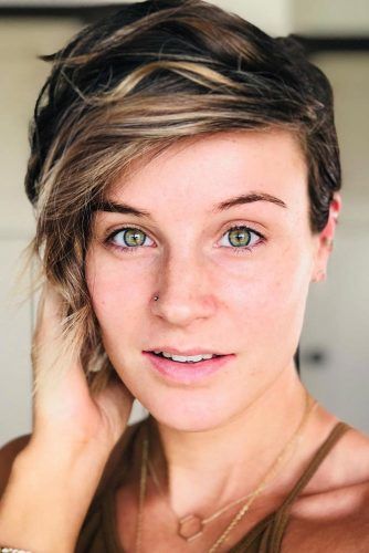 Asymmetrical Wavy Pixie With Caramel Highlights #asymmetricalpixie #shorthair #pixiehaircut #haircuts