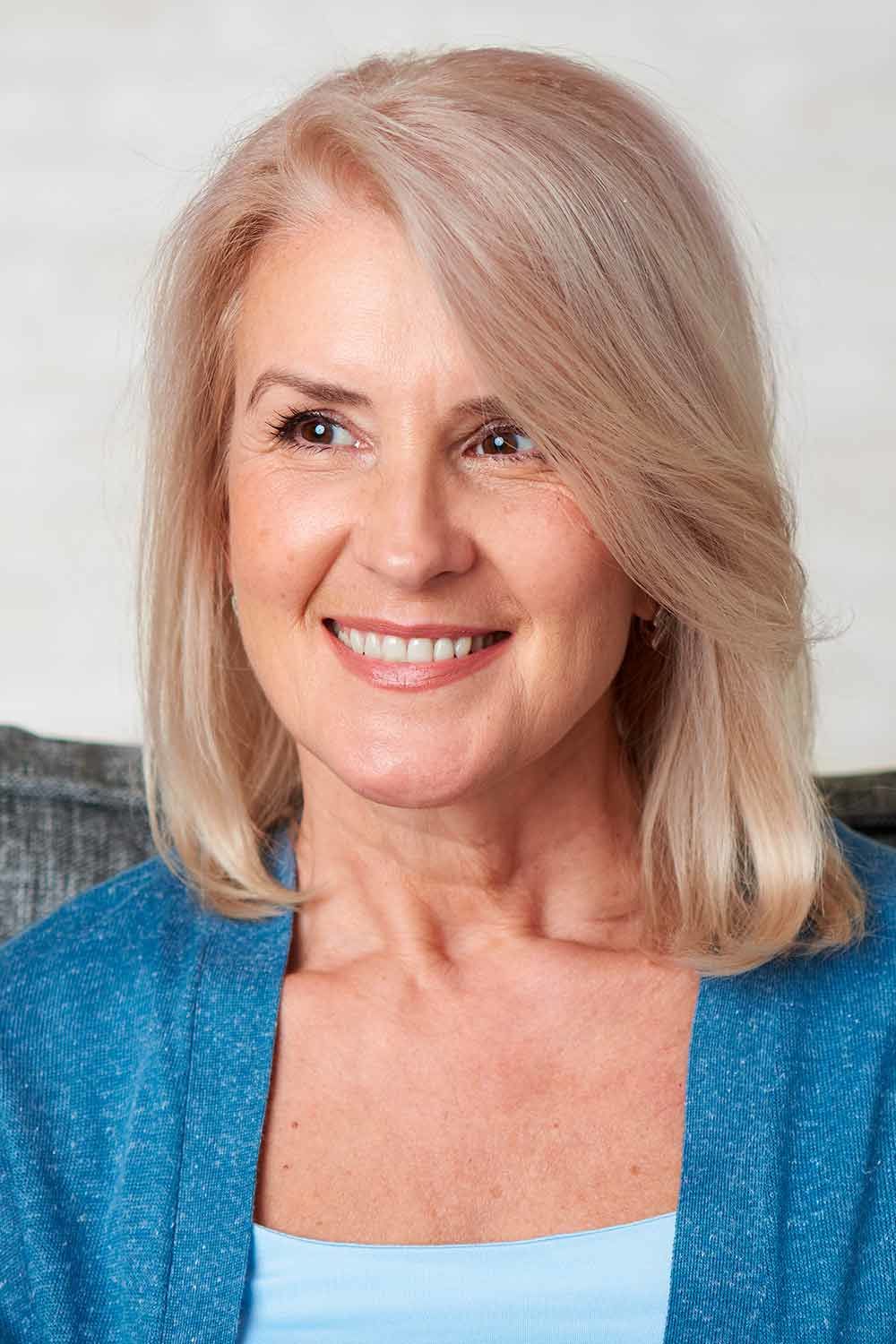 30 Ideas Of Wearing Medium Length Haircuts For Women Over 50