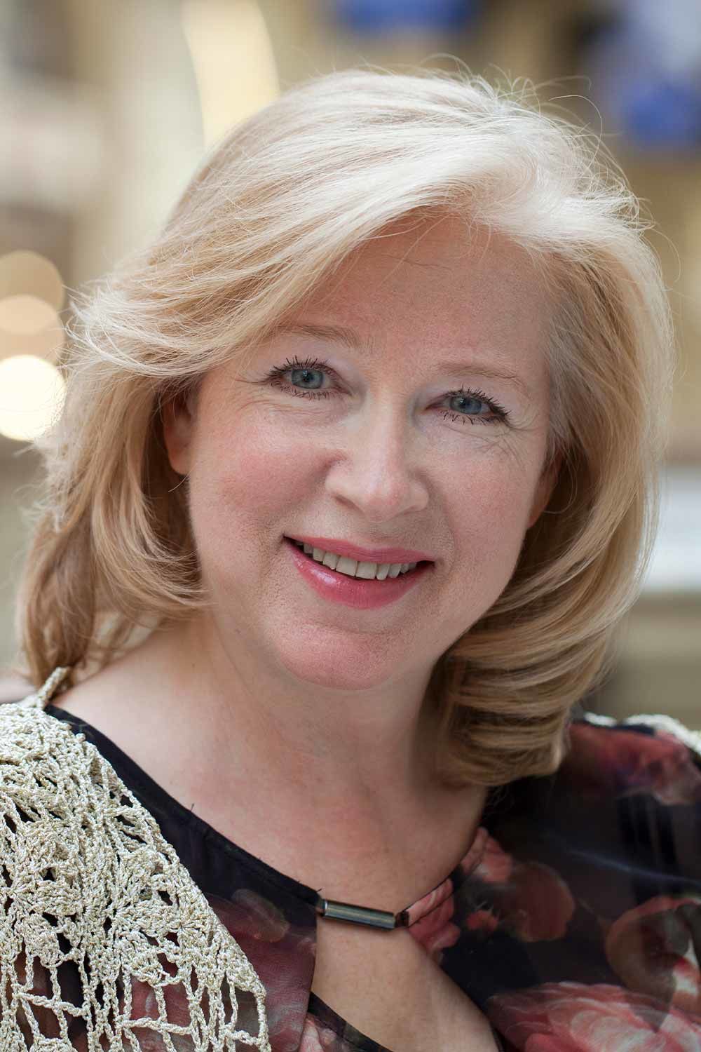 30 Ideas Of Wearing Medium Length Haircuts For Women Over 50