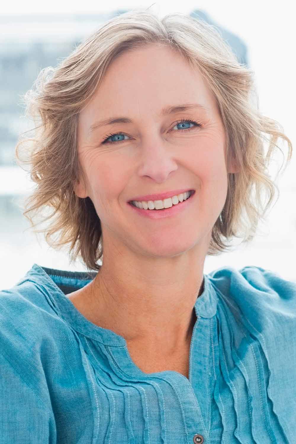 30 Ideas Of Wearing Medium Length Haircuts For Women Over 50