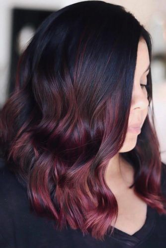 A Stylish Mahogany Hair Trend That You Should Try