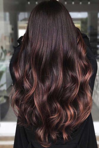 A Stylish Mahogany Hair Trend That You Should Try