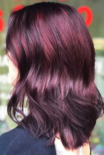 A Stylish Mahogany Hair Trend That You Should Try