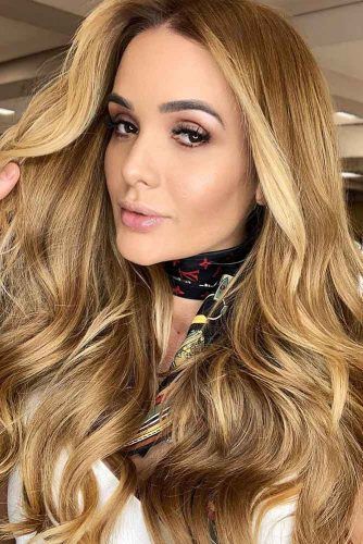 Honey With Face Framing Blonde Locks #blondehair #honeyblonde