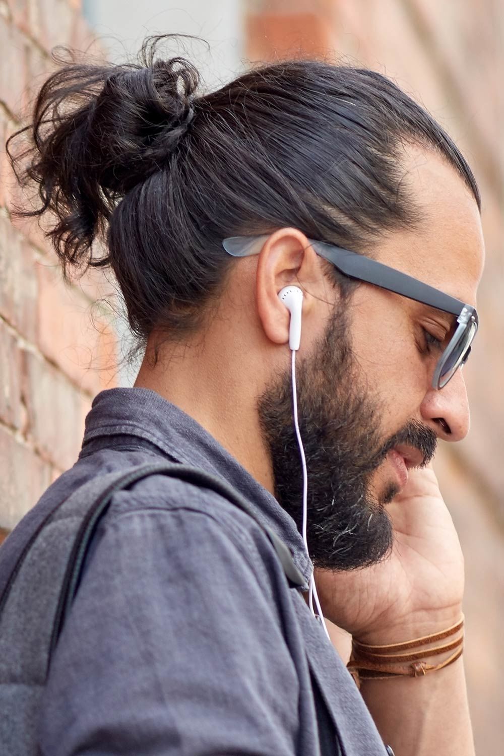 Messy Man Bun #menshair #menshairstyles #longhairmen #menbun