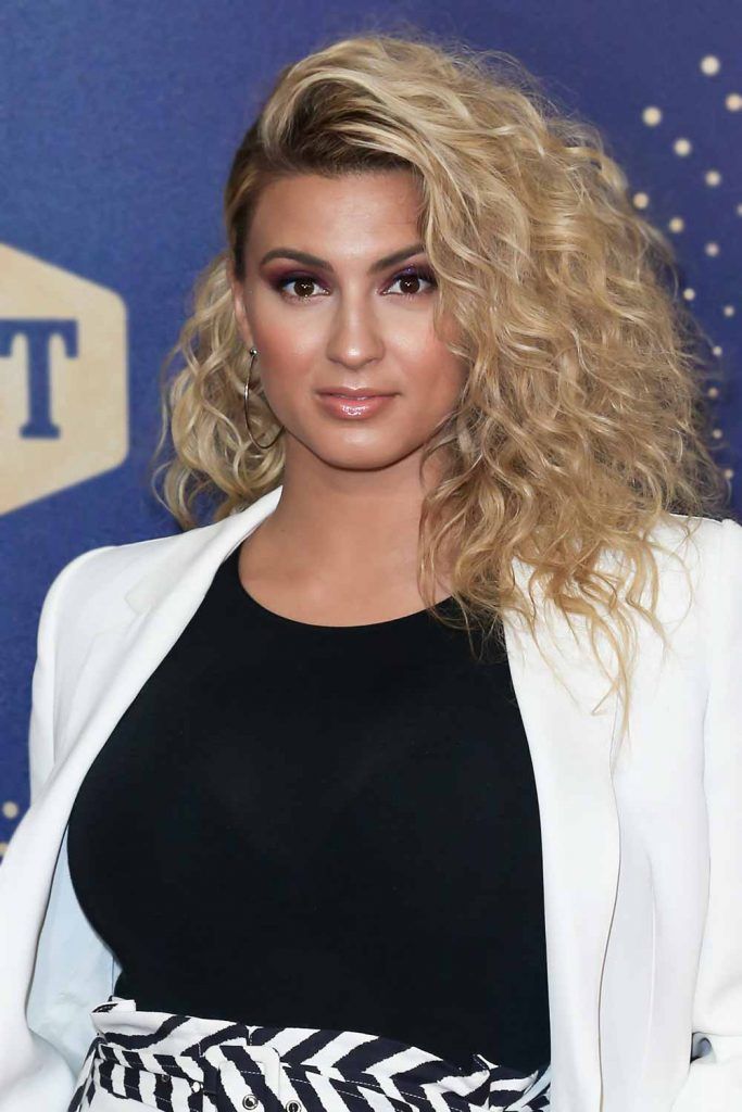 Tori Kelly #wavyhair #hairtypes