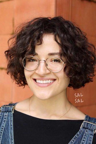 Curly Chin Length Shaggy Bob #shortshaghaircuts #shorthaircuts #haircuts #shaghaircuts #bobhaircut