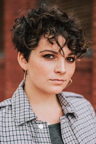 Curly Pixie Haircut #shortshaghaircuts #shorthaircuts #haircuts #shaghaircuts #pixiehaircut